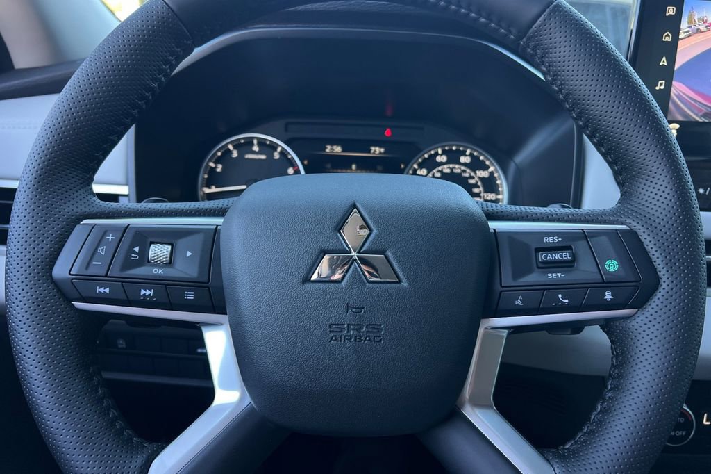 New 2026 Mitsubishi Outlander SE FWD image 24