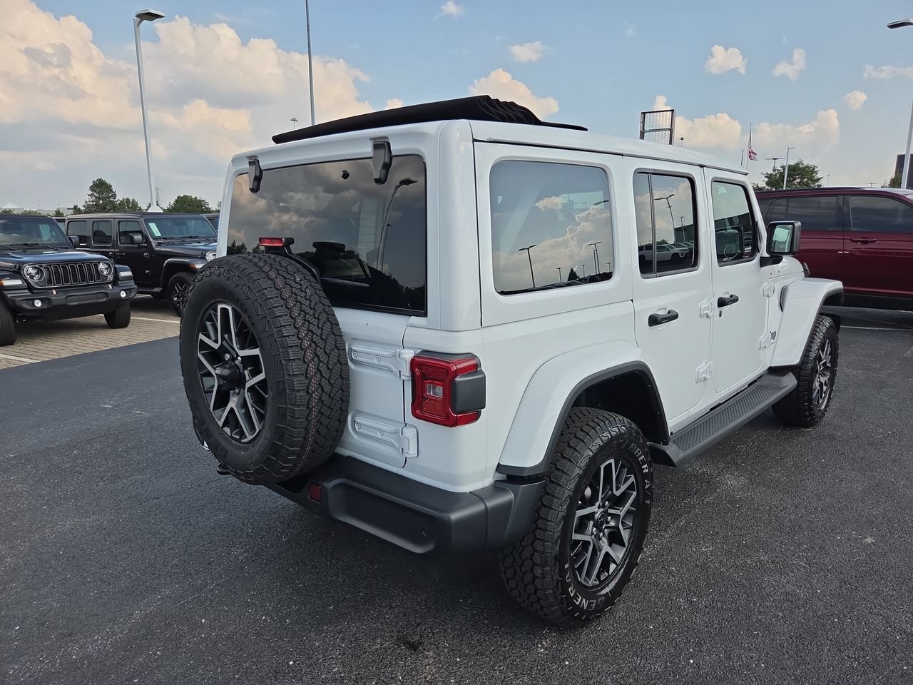 New 2027 Jeep Wrangler Unlimited Sahara AWD/4WD image 31