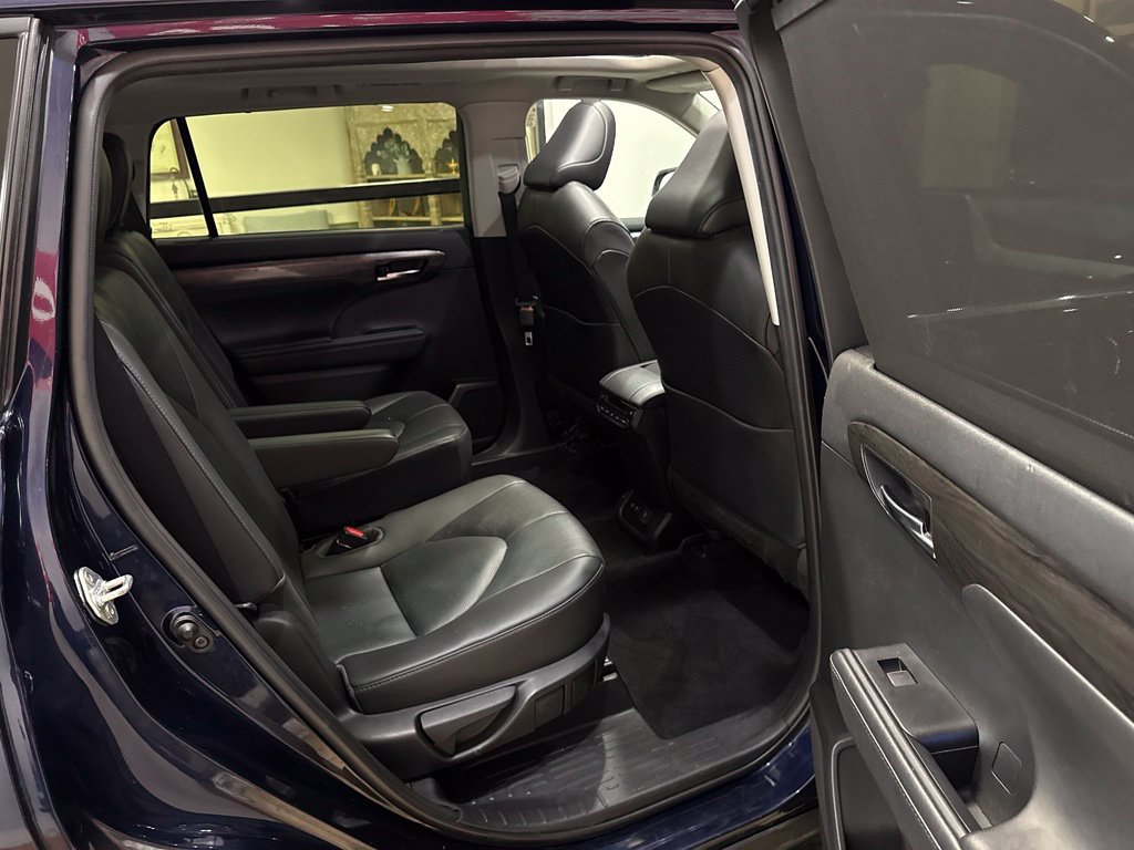 Used 2020 Toyota Highlander Platinum AWD/4WD image 25