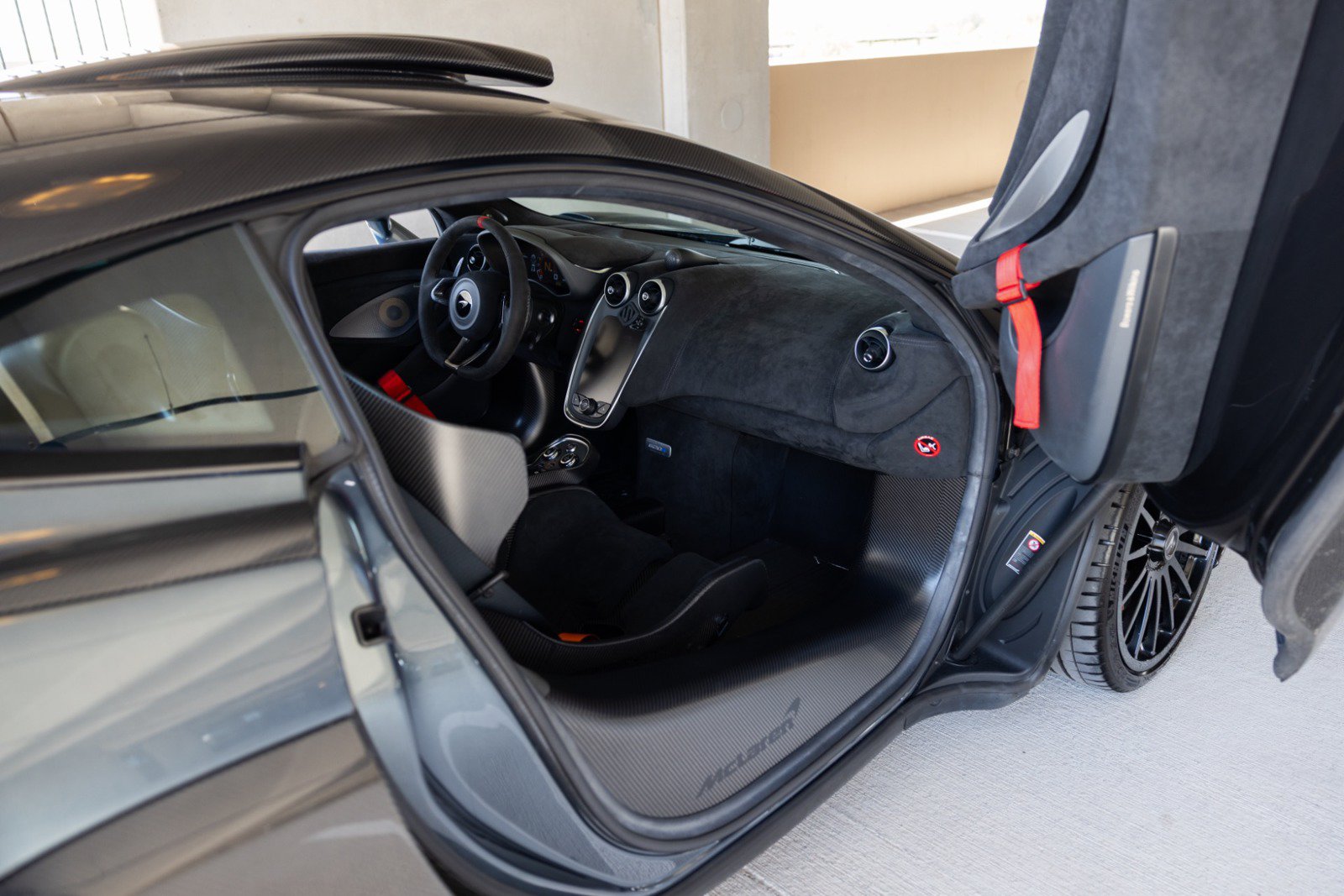 Used 2020 McLaren 620R RWD image 55