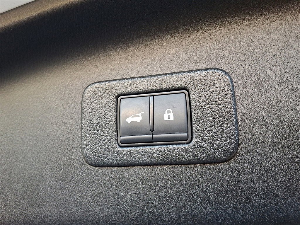 Used 2024 Nissan Armada SL w/ Captain's Chairs Package image 32