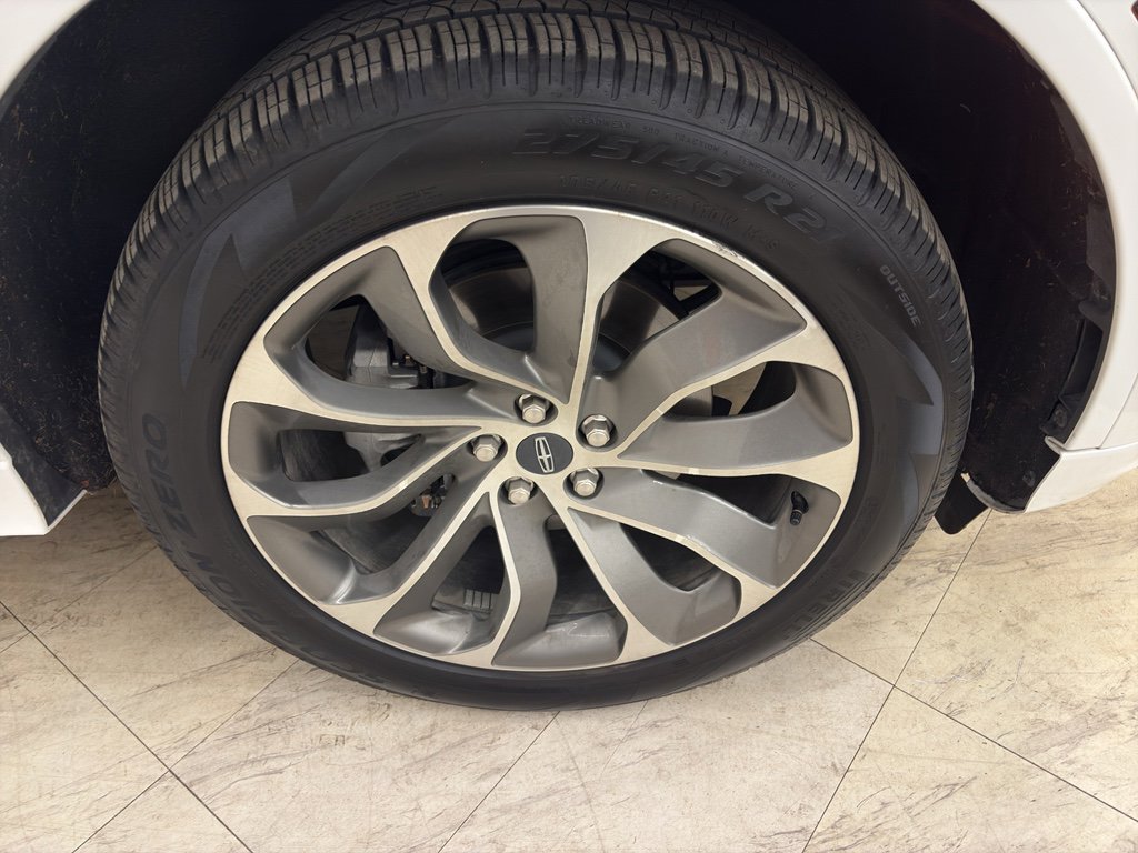 Used 2025 Lincoln Aviator AWD w/ Jet Appearance Package image 9