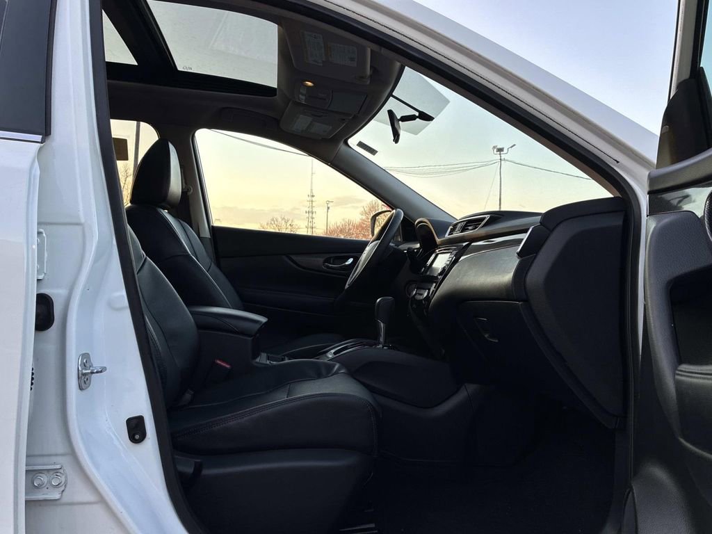 Used 2016 Nissan Rogue SL w/ SL Premium Package image 10