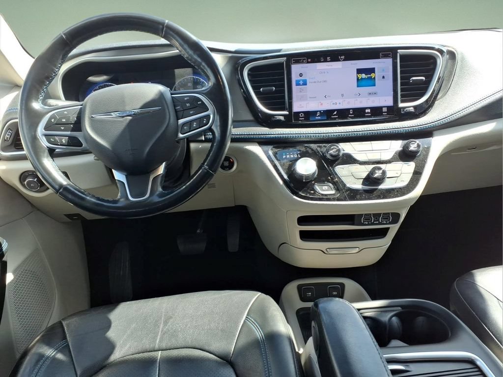 Used 2021 Chrysler Pacifica Touring-L FWD image 8