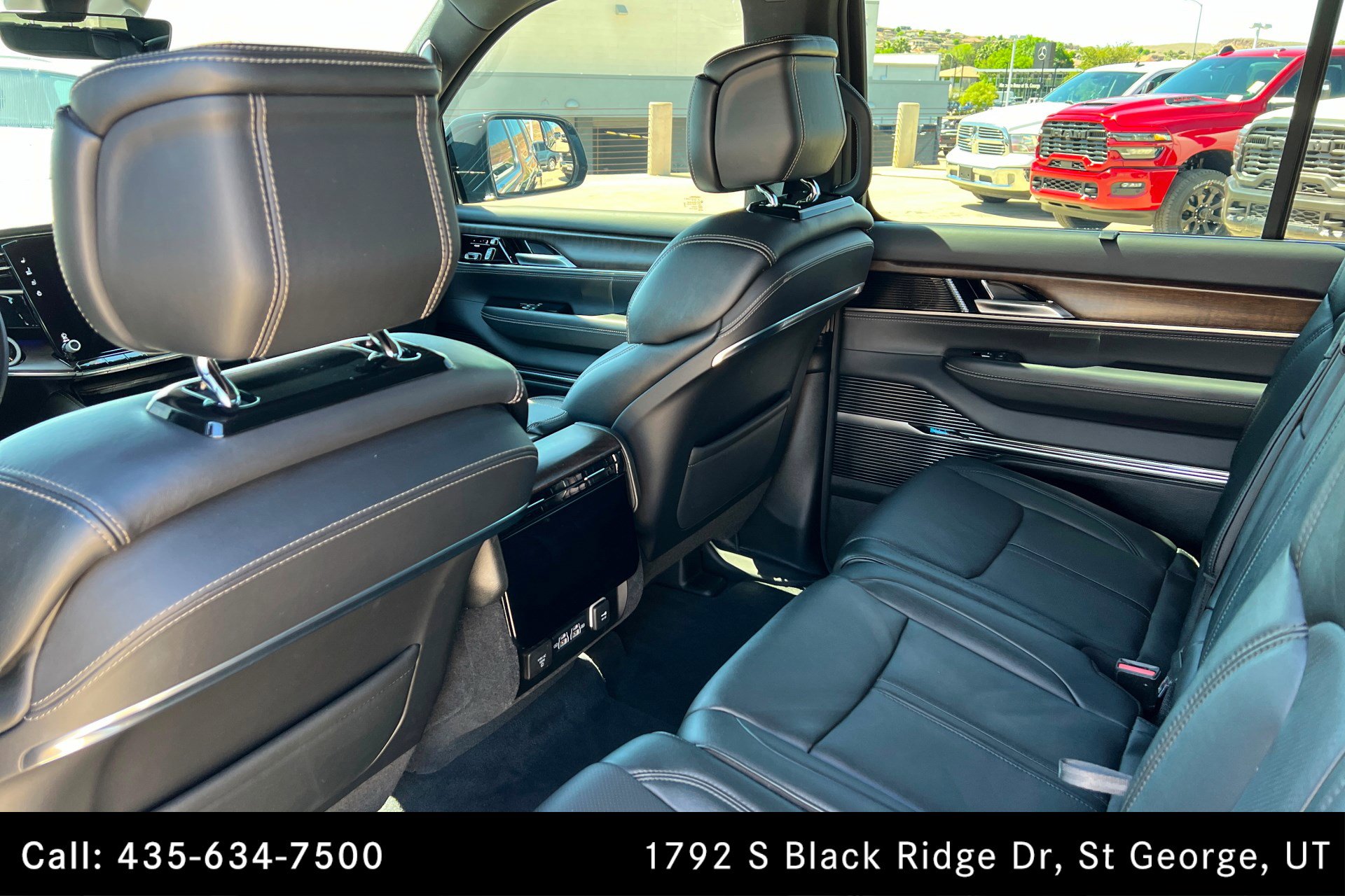 Used 2023 Jeep Grand Wagoneer L 4WD w/ Flexible Seating Group image 19