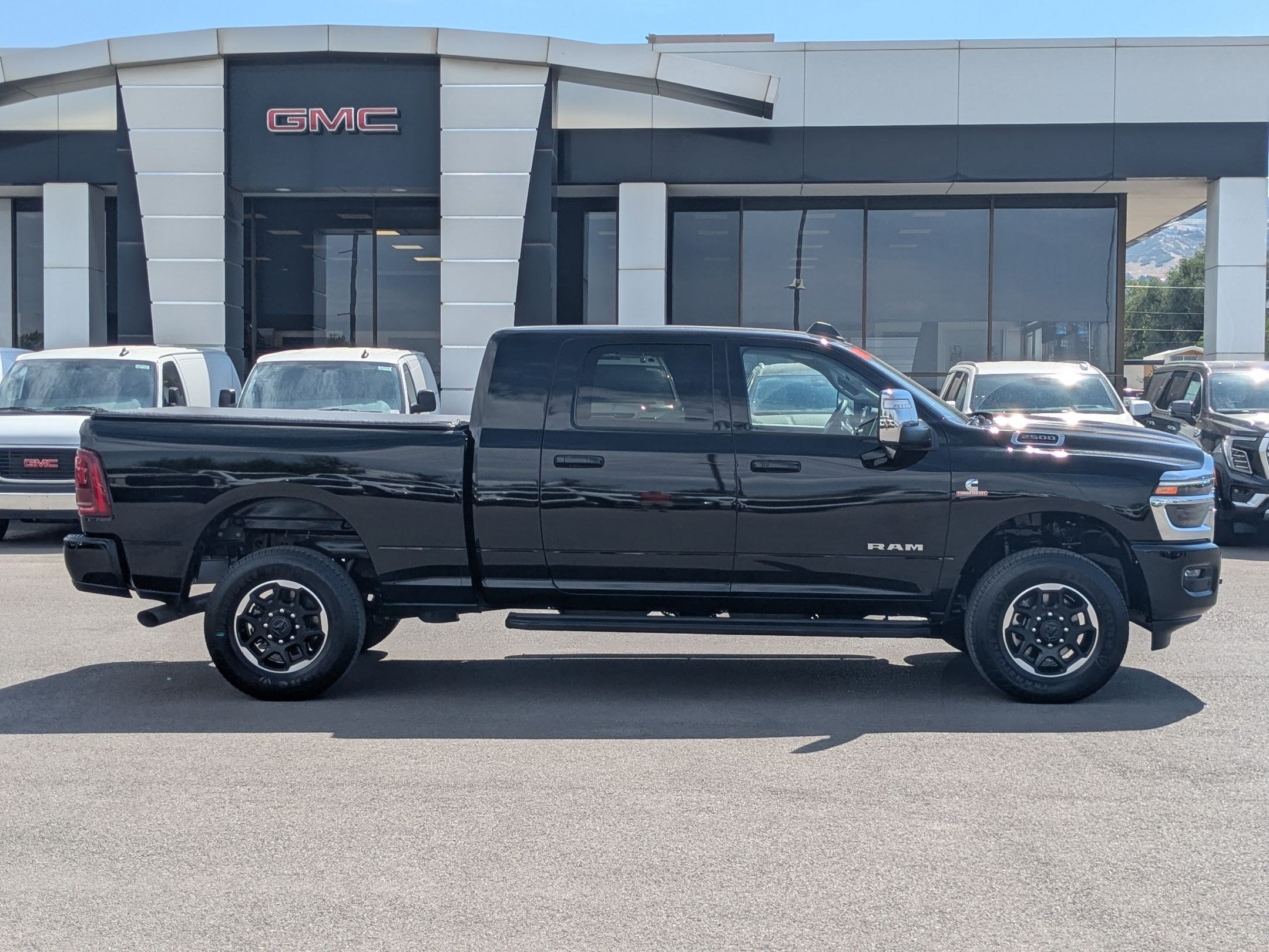 Used 2025 RAM 2500 Laramie AWD/4WD image 7
