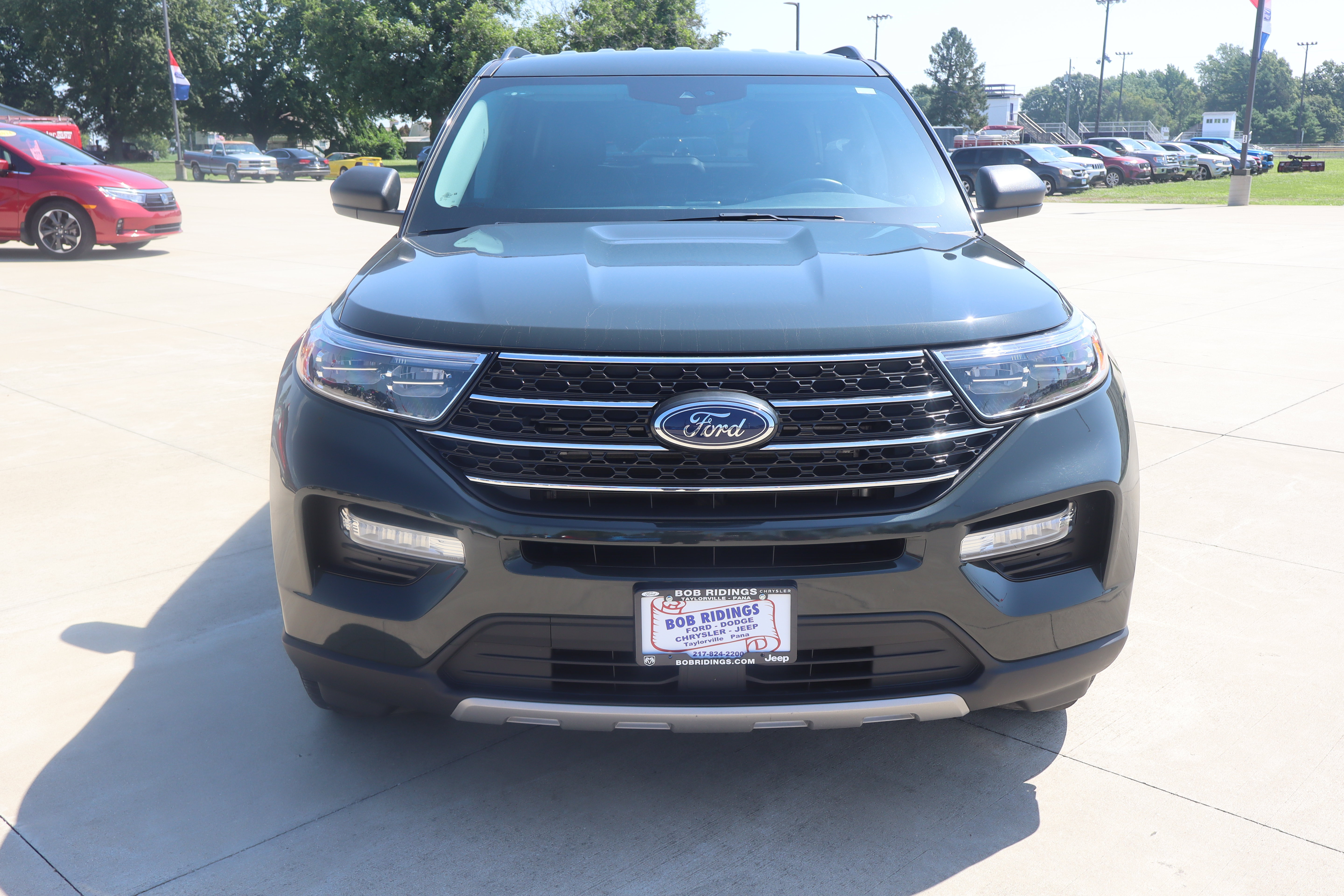 Used 2023 Ford Explorer XLT w/ Equipment Group 202A AWD/4WD image 2
