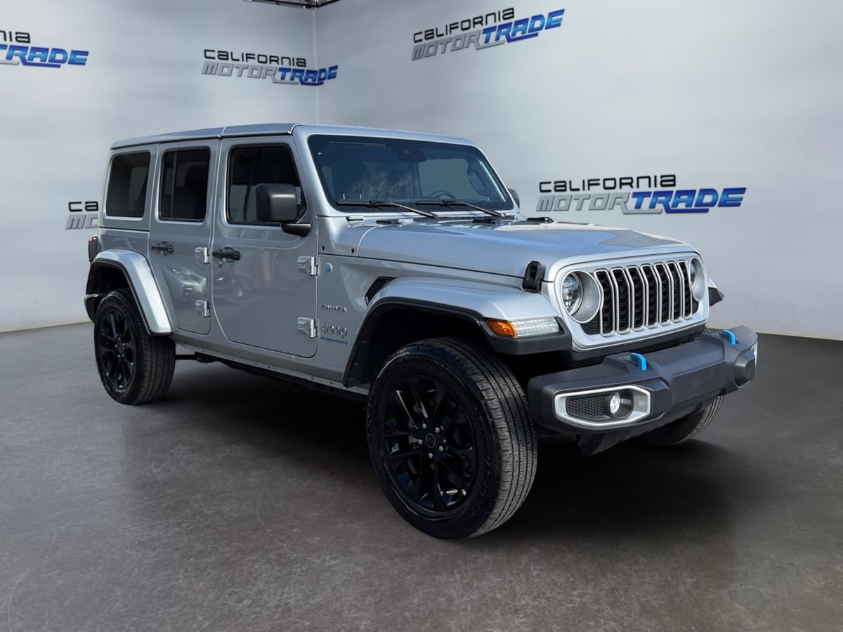 Used 2024 Jeep Wrangler Unlimited Sahara AWD/4WD image 3