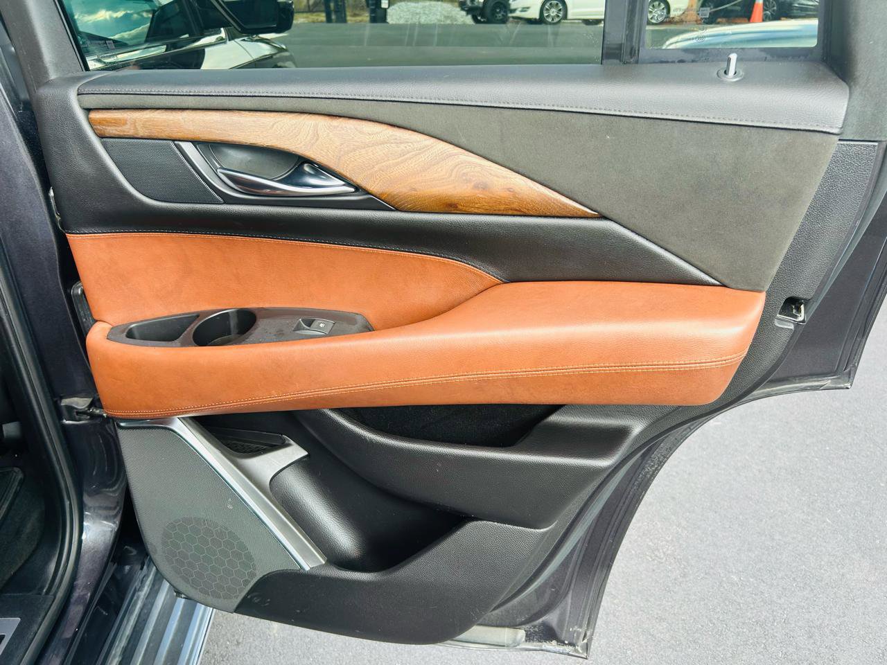 Used 2018 Cadillac Escalade Luxury image 31