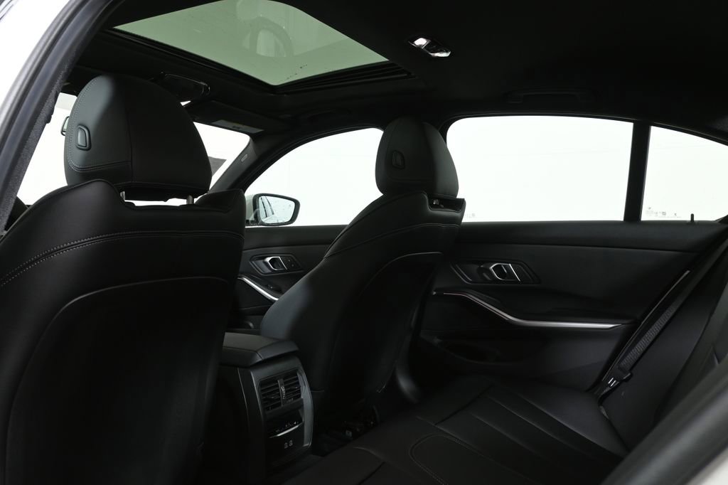 Used 2026 BMW 330i xDrive Sedan w/ Premium Package image 30