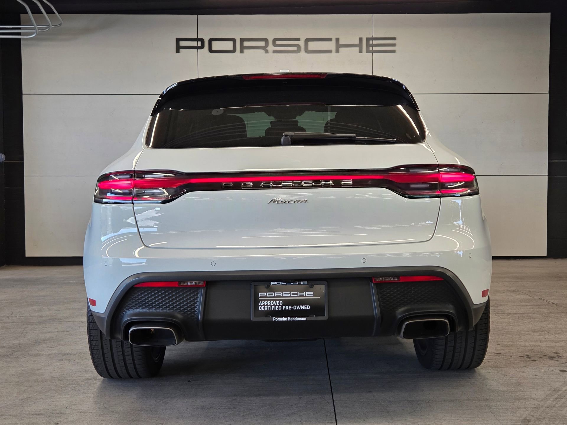 Certified 2022 Porsche Macan AWD/4WD image 7