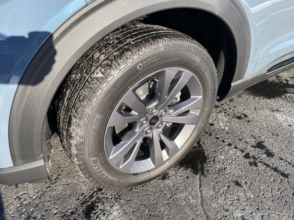 New 2026 Ford Explorer Active w/ Active Comfort Package image 3