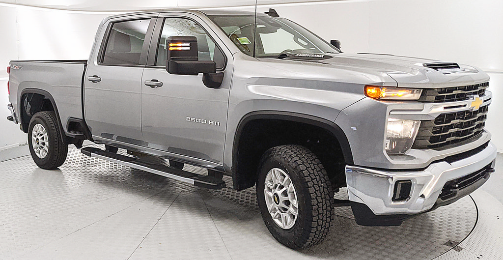 Used 2025 Chevrolet Silverado 2500 LT w/ Convenience Package AWD/4WD image 1