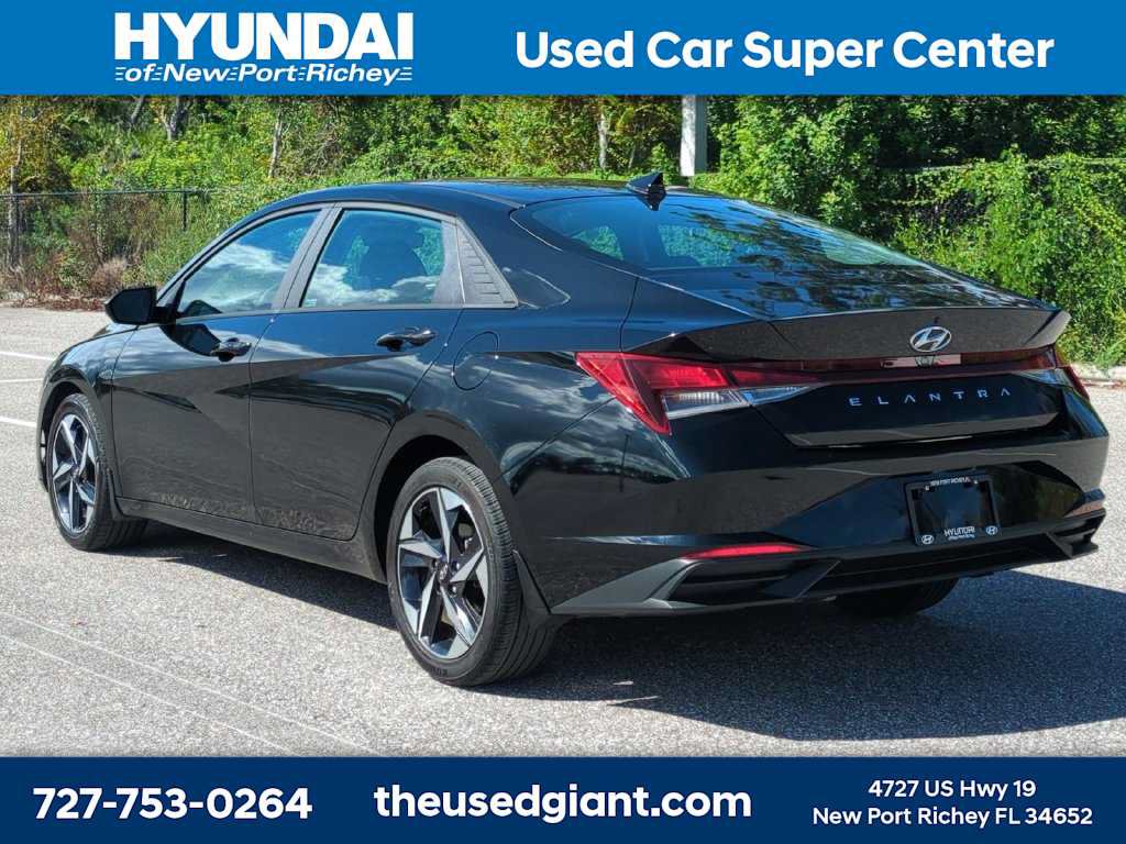 Certified 2023 Hyundai Elantra SEL w/ Convenience Package FWD image 3
