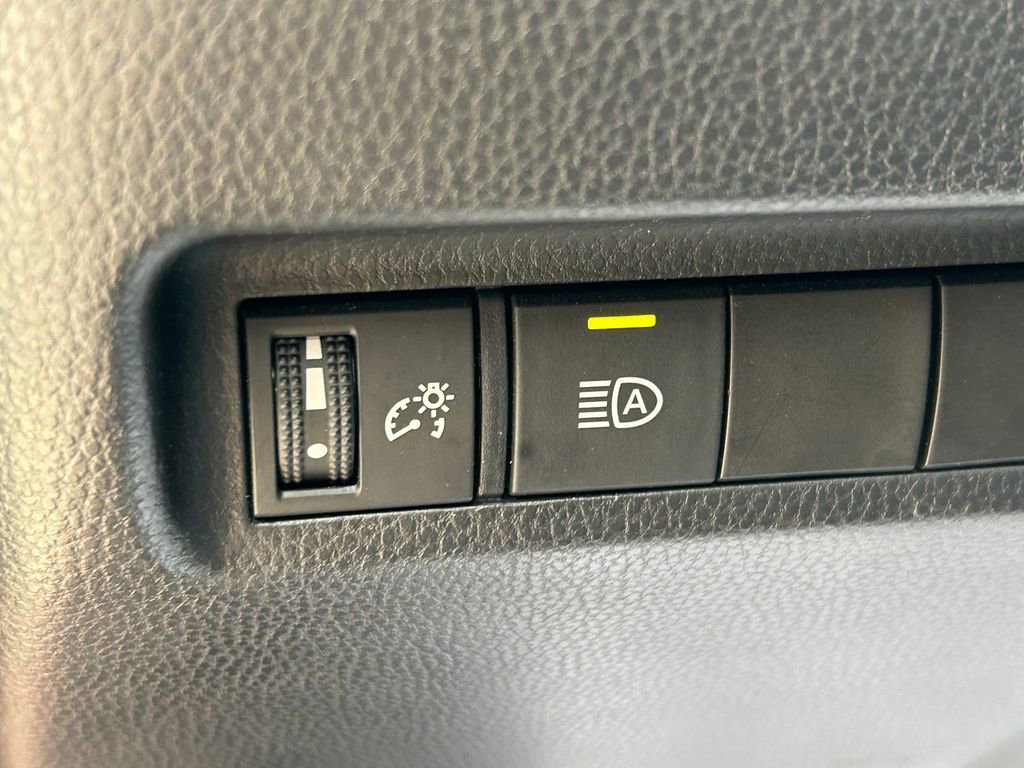 Used 2020 Toyota RAV4 XLE Premium FWD image 25