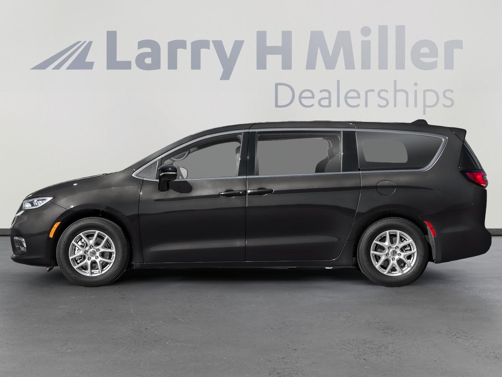 New 2026 Chrysler Pacifica Limited image 3