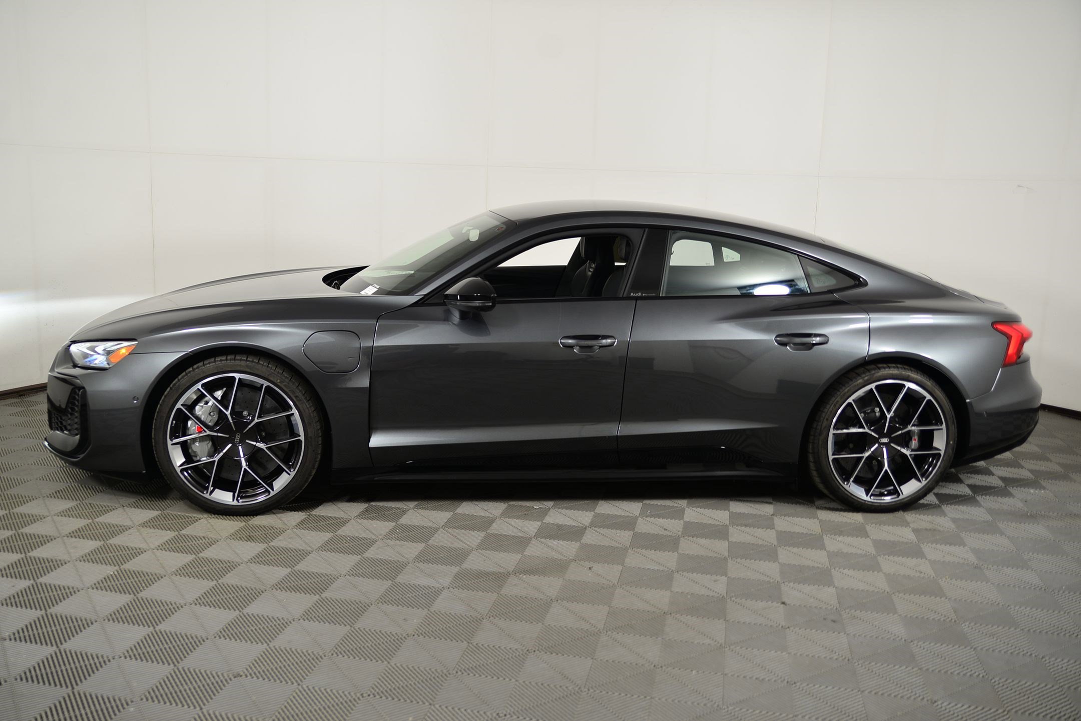 New 2025 Audi RS e-tron GT performance image 2