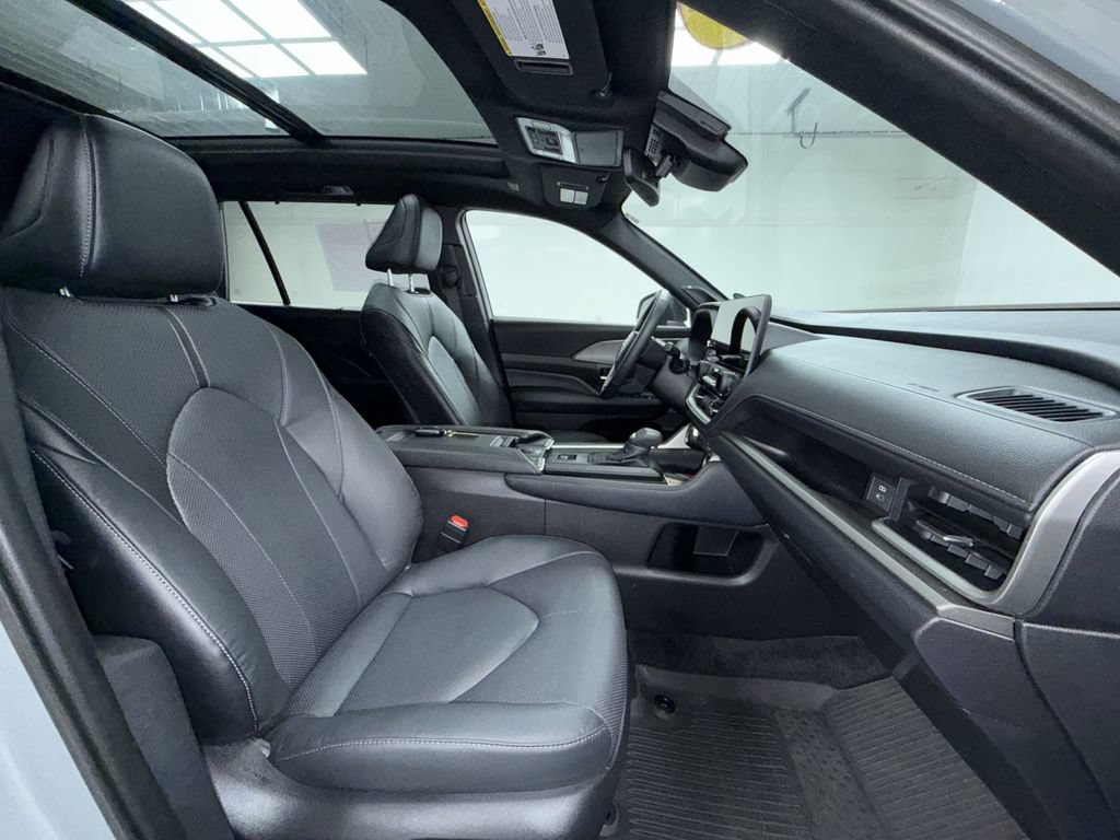 Certified 2025 Toyota Grand Highlander AWD Hybrid image 12