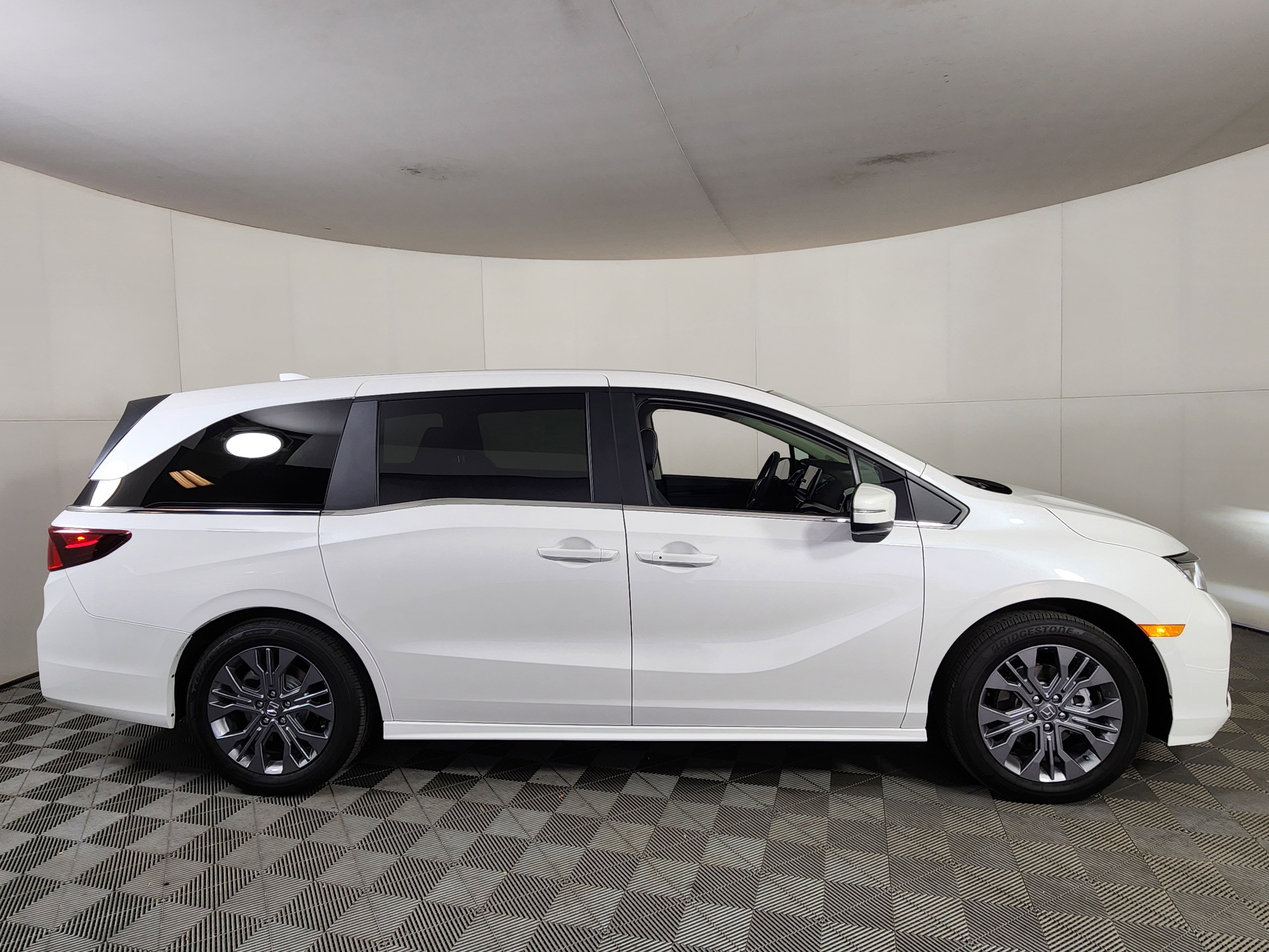 Used 2026 Honda Odyssey Touring image 8