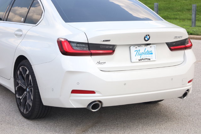 Used 2025 BMW 330i xDrive Sedan w/ Premium Package AWD/4WD image 7