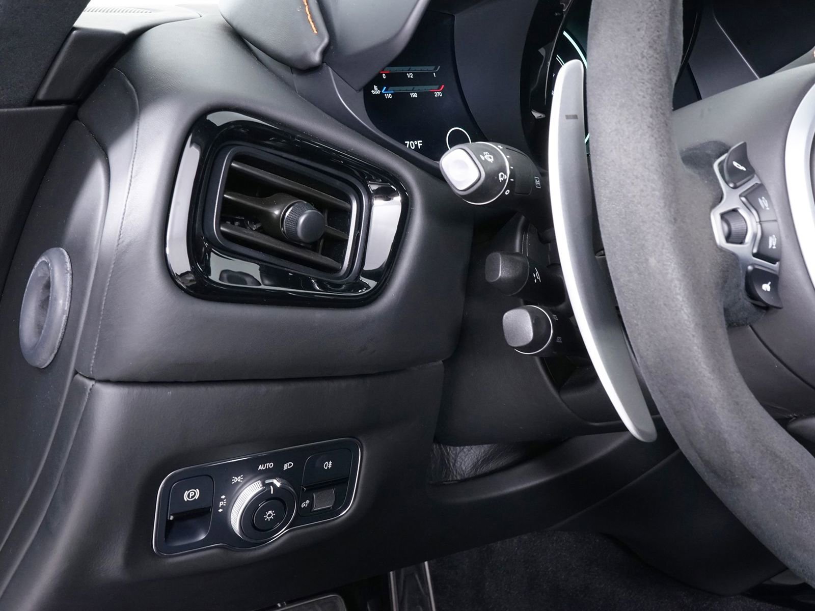 Used 2020 Aston Martin V8 Vantage Coupe image 31