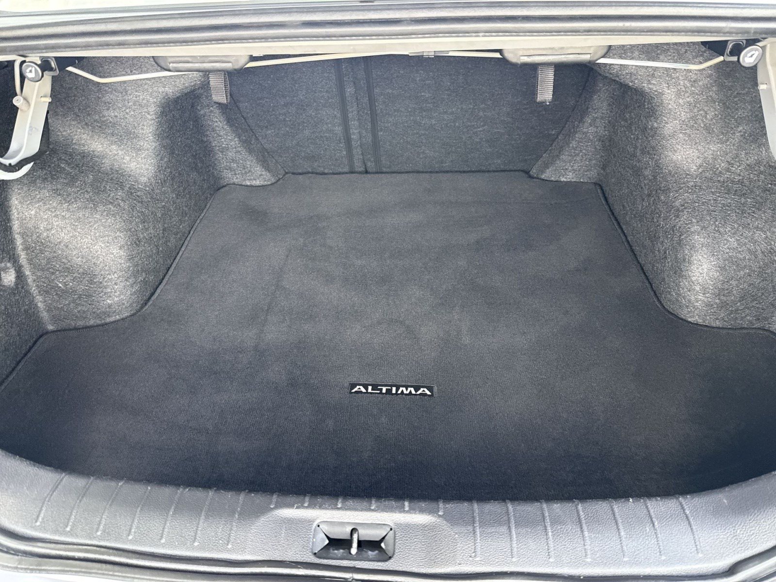 Used 2024 Nissan Altima 2.5 SR FWD image 23