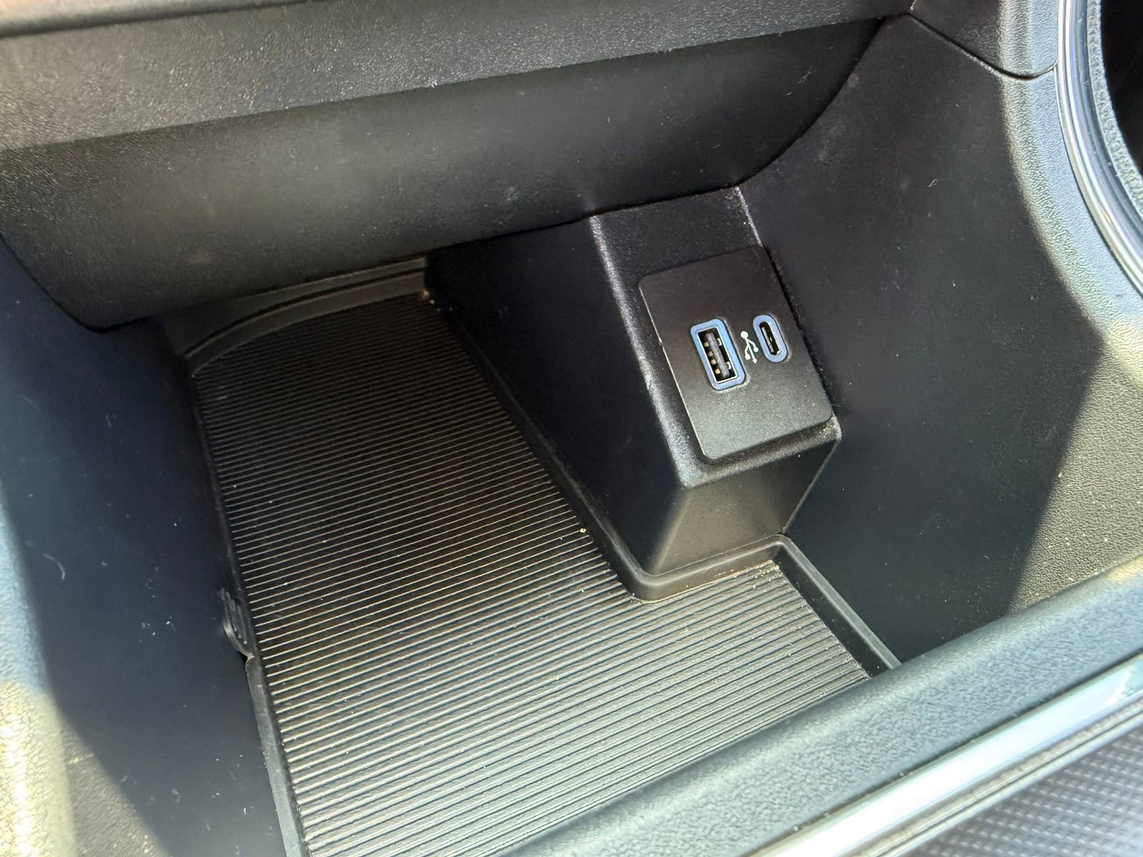 Used 2024 Ford Edge ST image 16