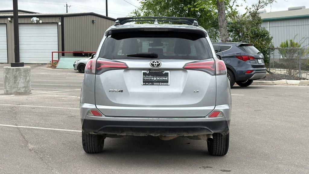 Used 2018 Toyota RAV4 LE image 7