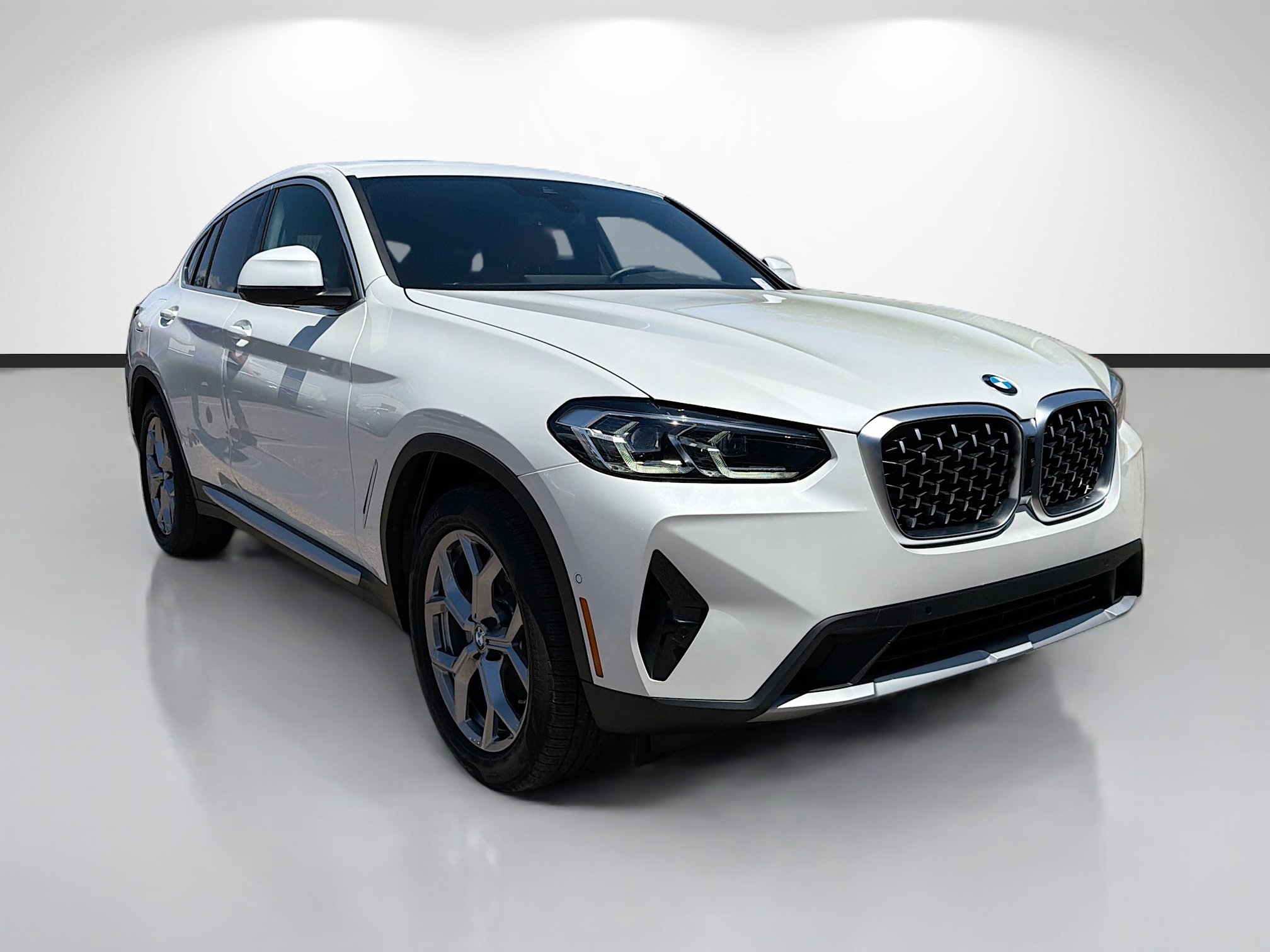 Used 2025 BMW X4 xDrive30i AWD/4WD image 1