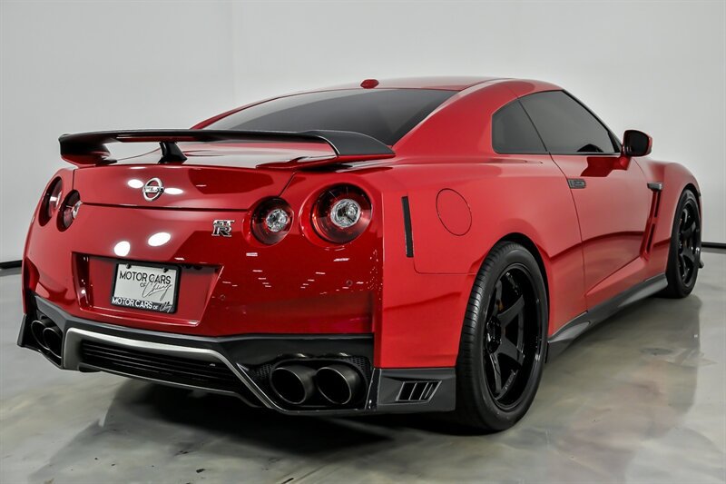 Used 2018 Nissan GT-R Premium AWD/4WD image 12