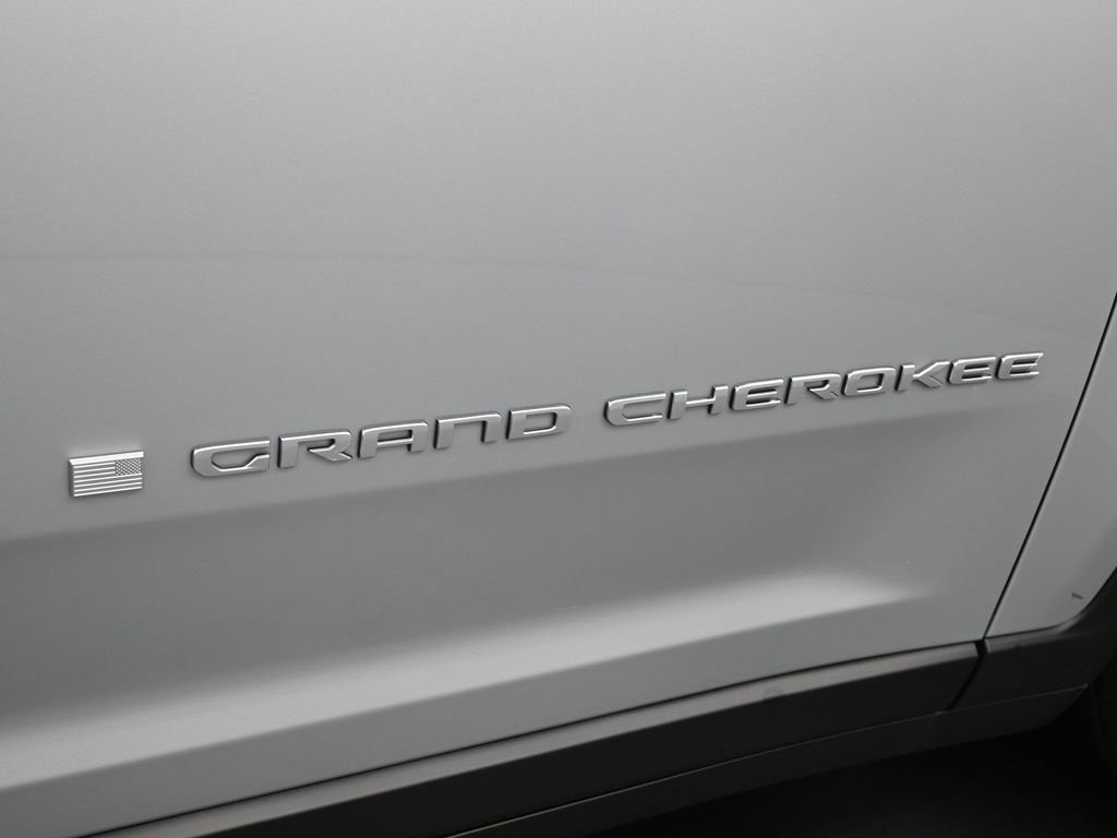 New 2025 Jeep Grand Cherokee Laredo w/ Luxury Tech Group I image 24