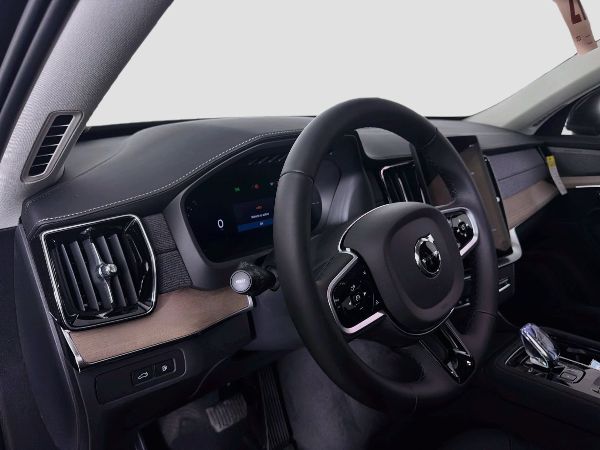New 2026 Volvo XC90 T8 Plus w/ Protection Package Premier AWD/4WD image 9