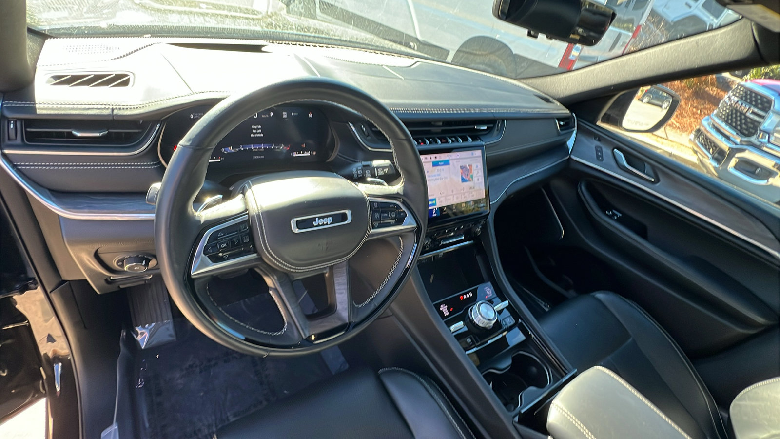 Used 2024 Jeep Grand Cherokee L Overland w/ Advanced Protech Group III image 29