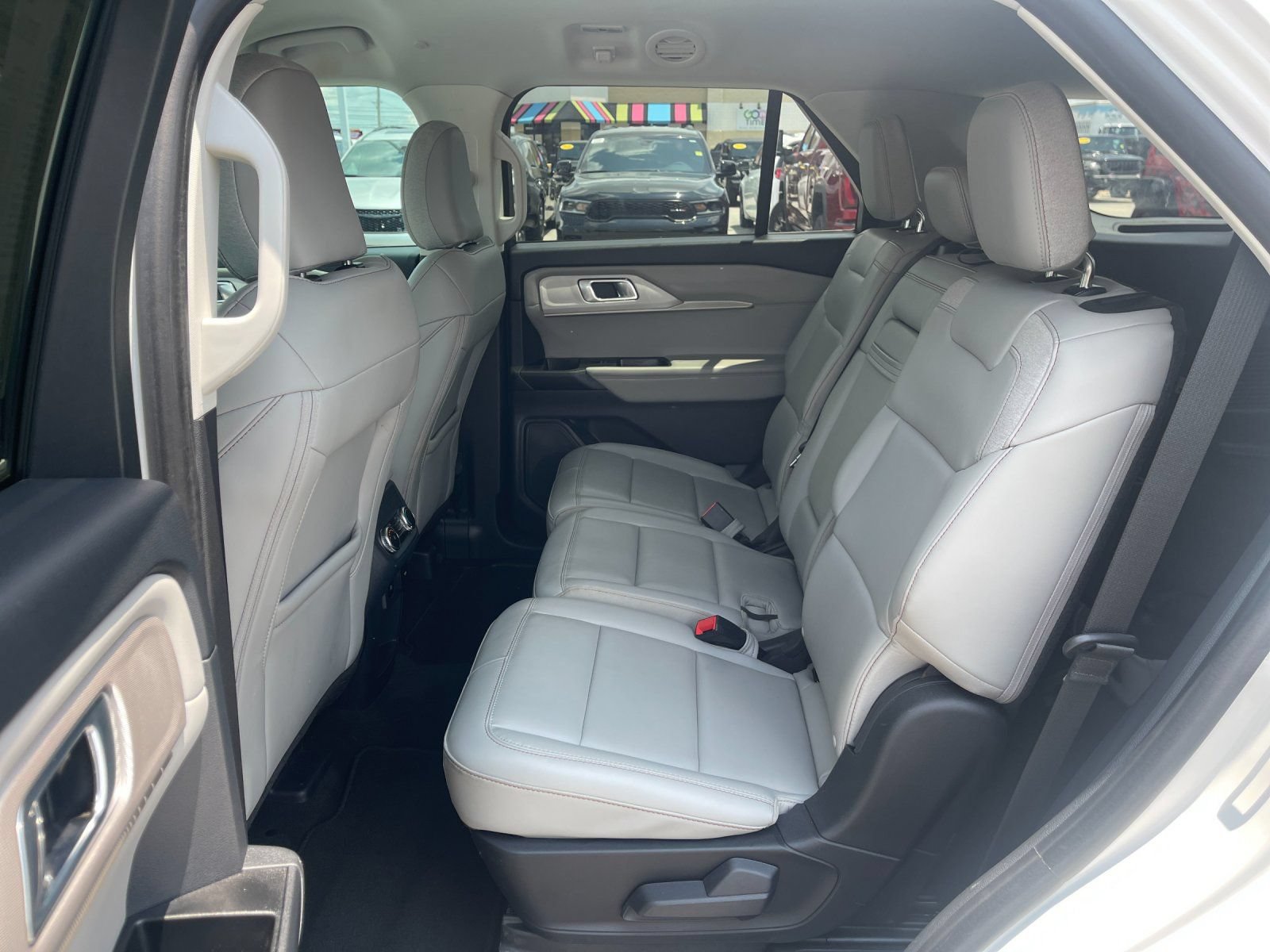 Used 2025 Ford Explorer Active w/ Active Comfort Package RWD image 14