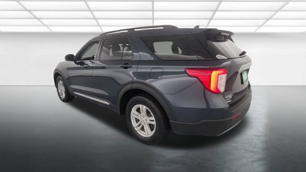 Used 2024 Ford Explorer XLT w/ Equipment Group 202A AWD/4WD image 7