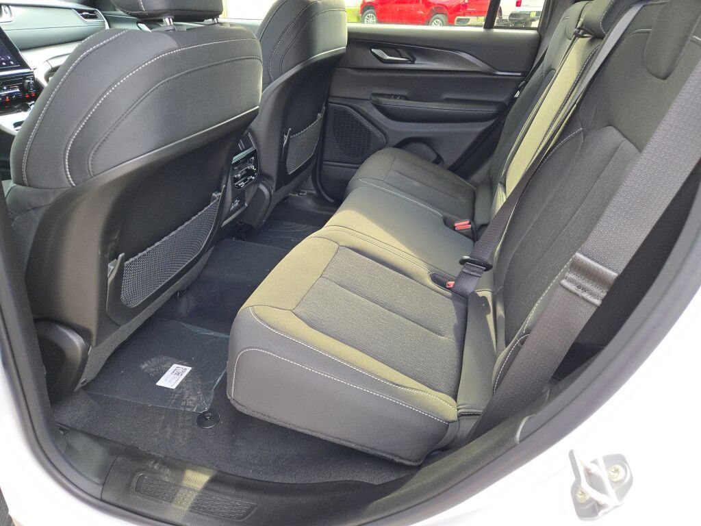 New 2026 Jeep Grand Cherokee Laredo AWD/4WD image 20