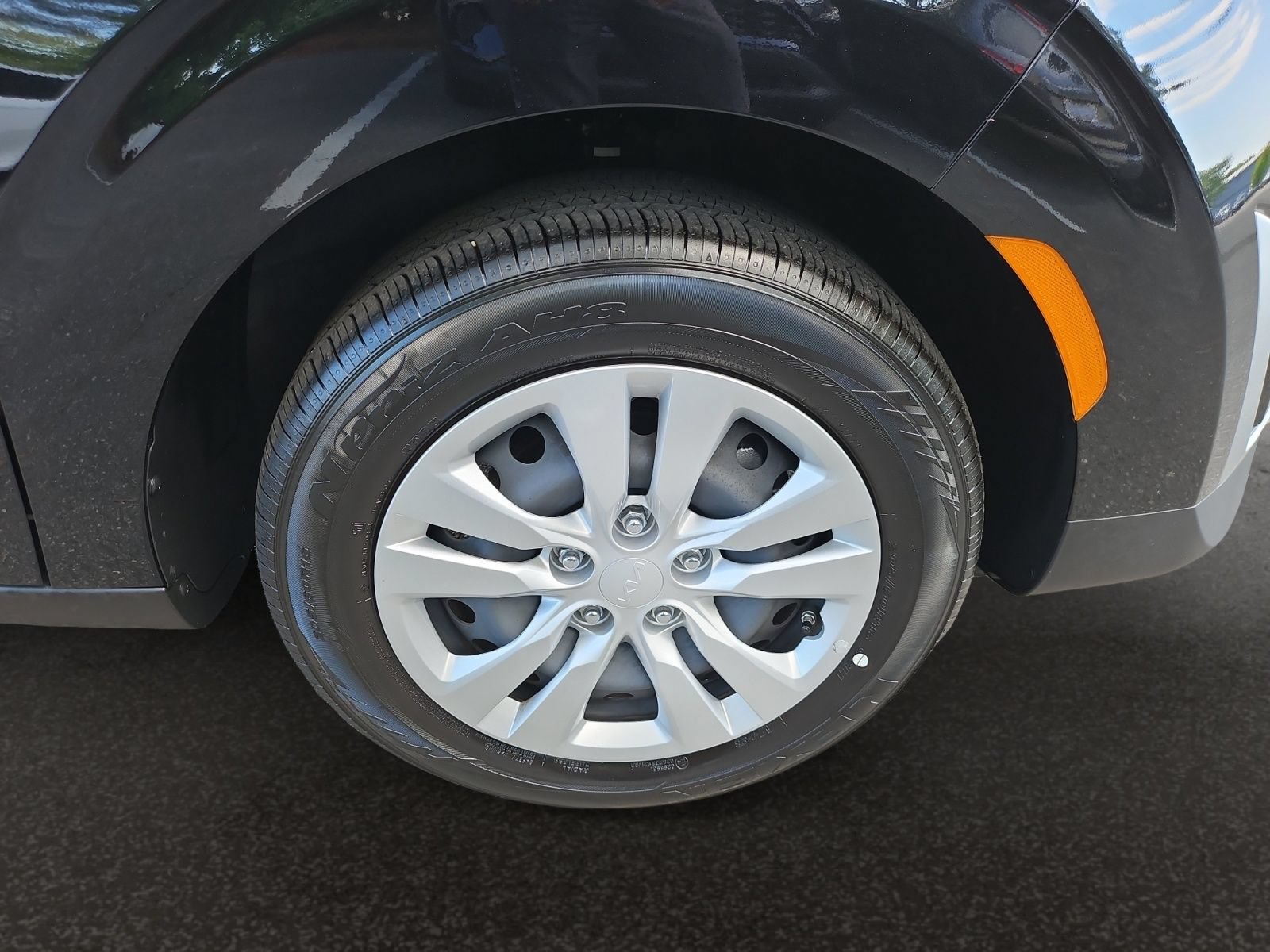 Used 2025 Kia Soul LX FWD image 35