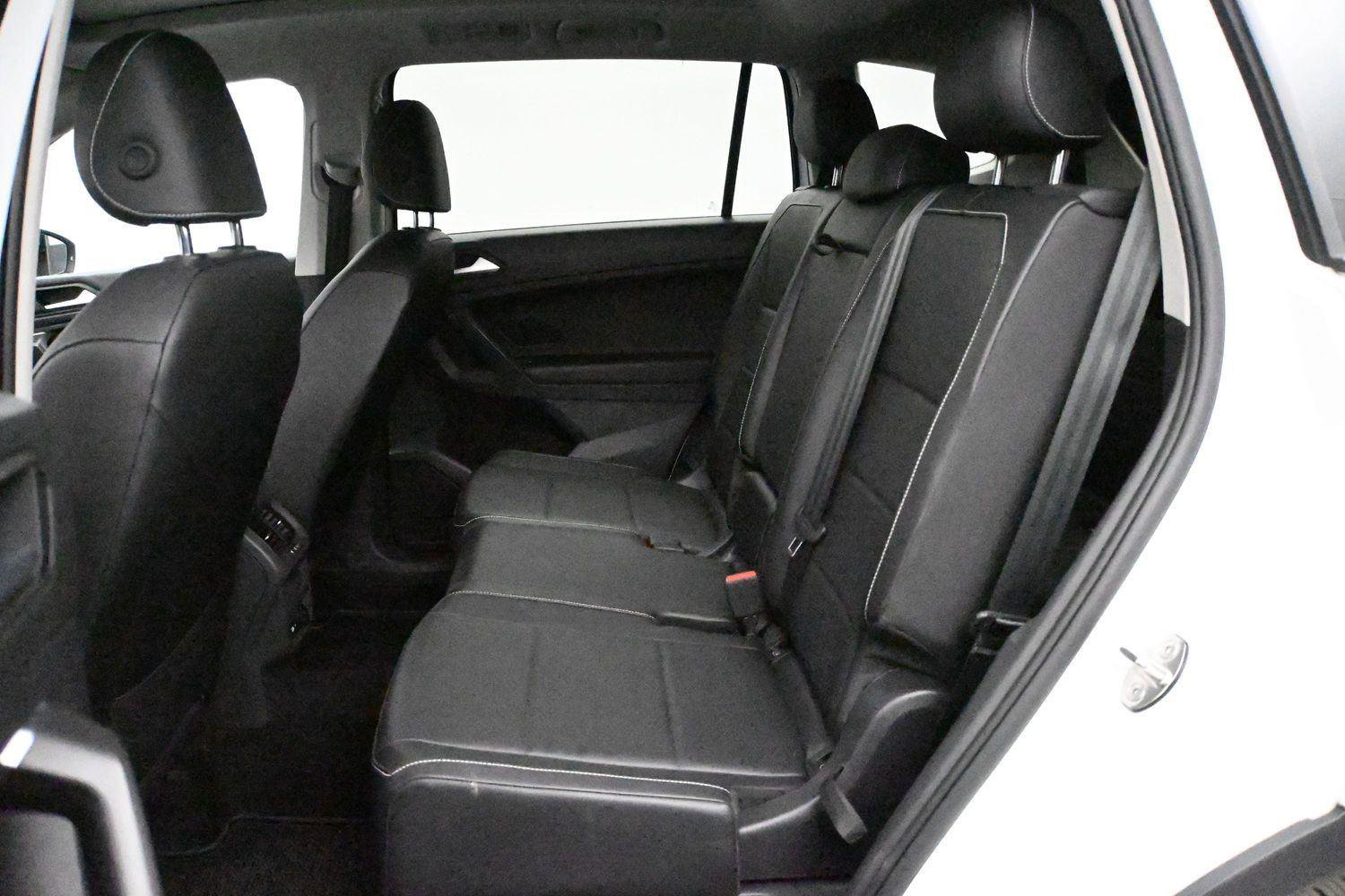 Used 2021 Volkswagen Tiguan SE w/ Panoramic Sunroof Package AWD/4WD image 9