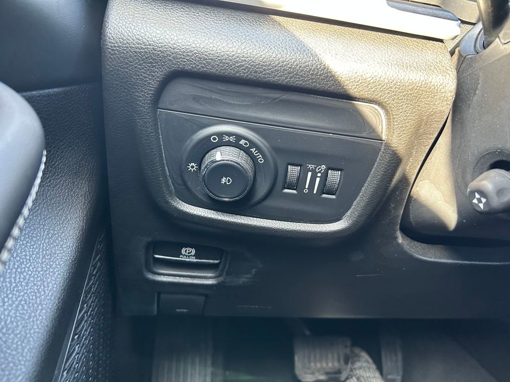 Used 2023 Jeep Grand Cherokee L Limited w/ Luxury Tech Group II image 20