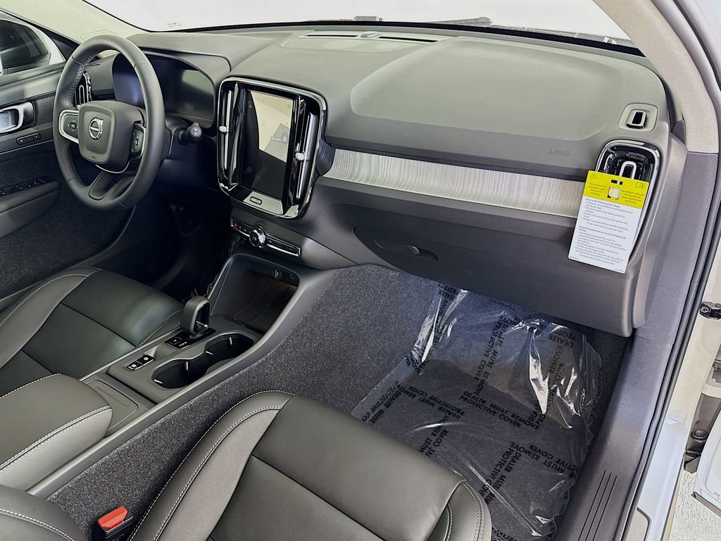 New 2026 Volvo XC40 B5 Core image 30