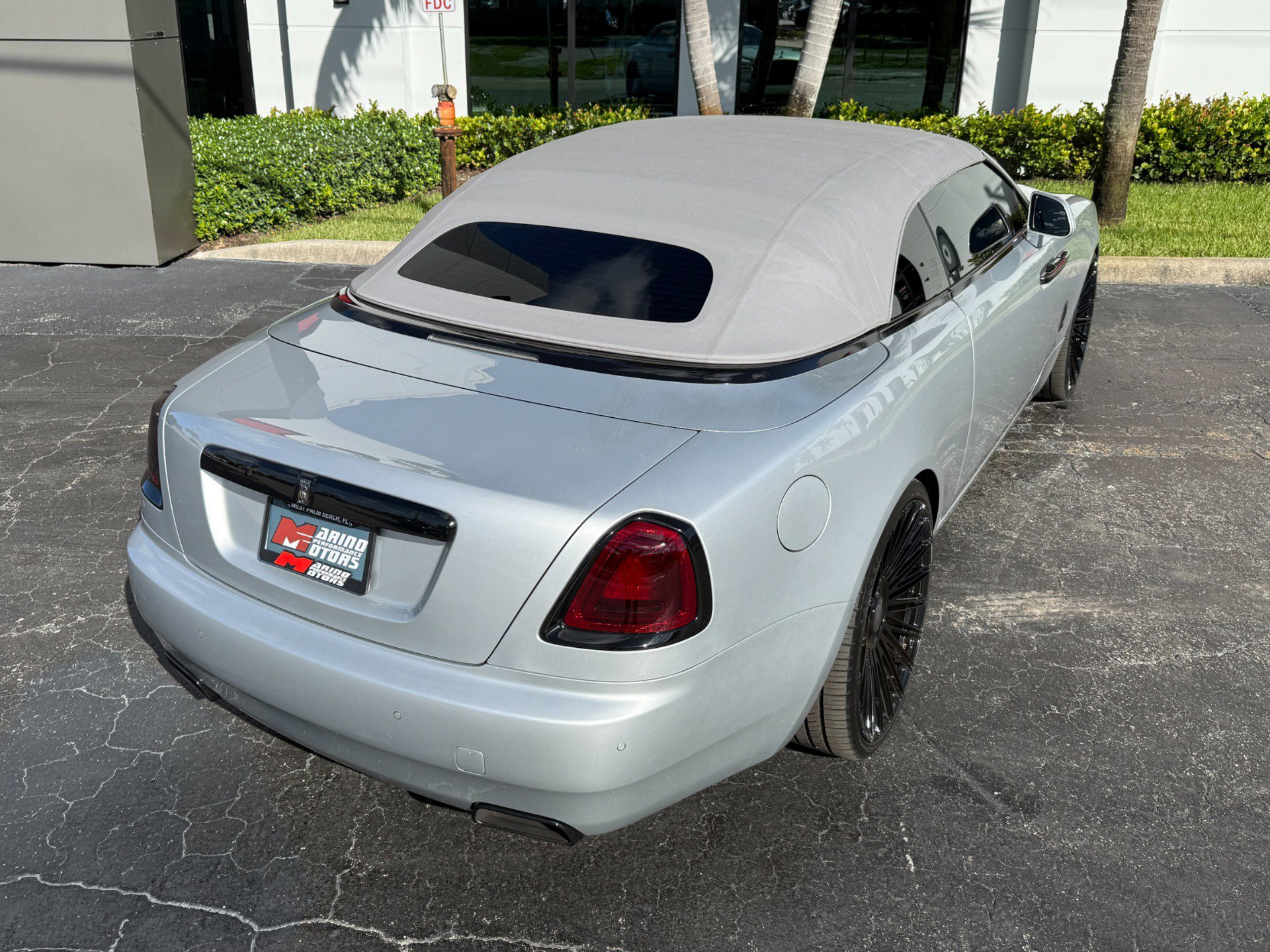 Used 2017 Rolls-Royce Dawn image 21