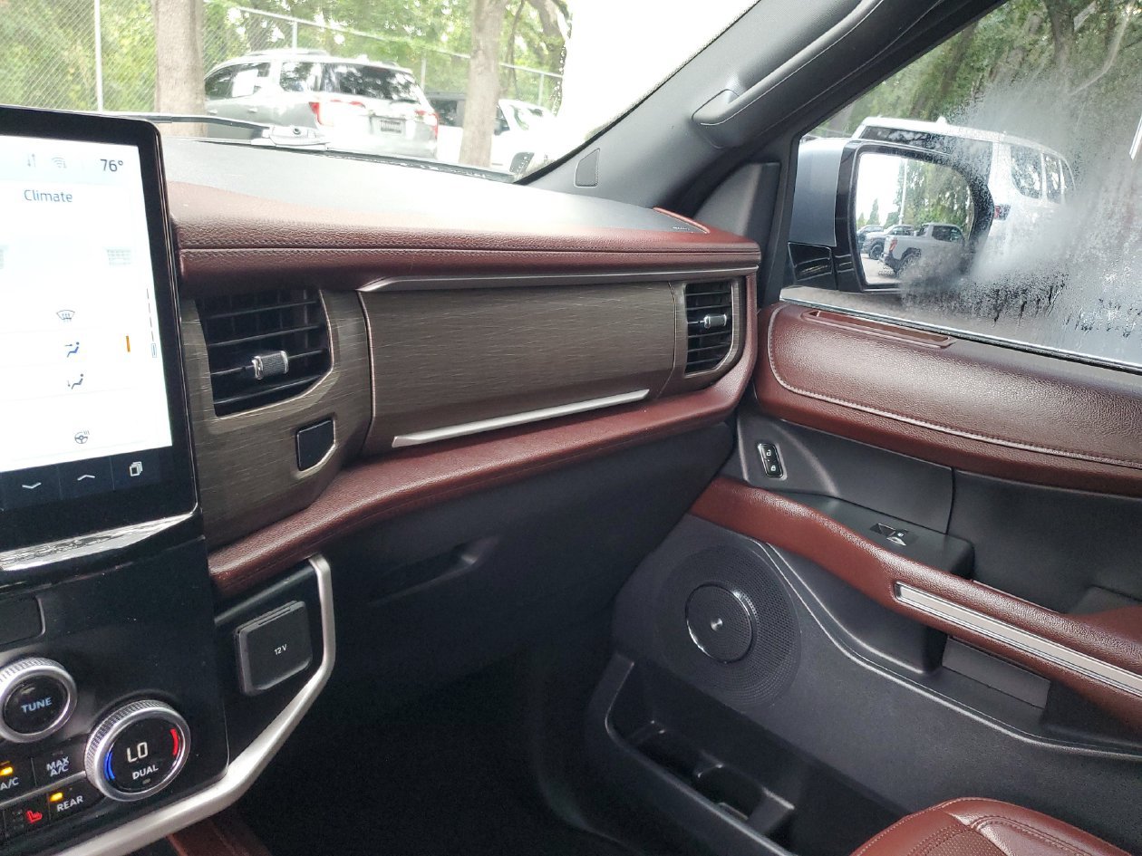 Used 2024 Ford Expedition Limited RWD image 25