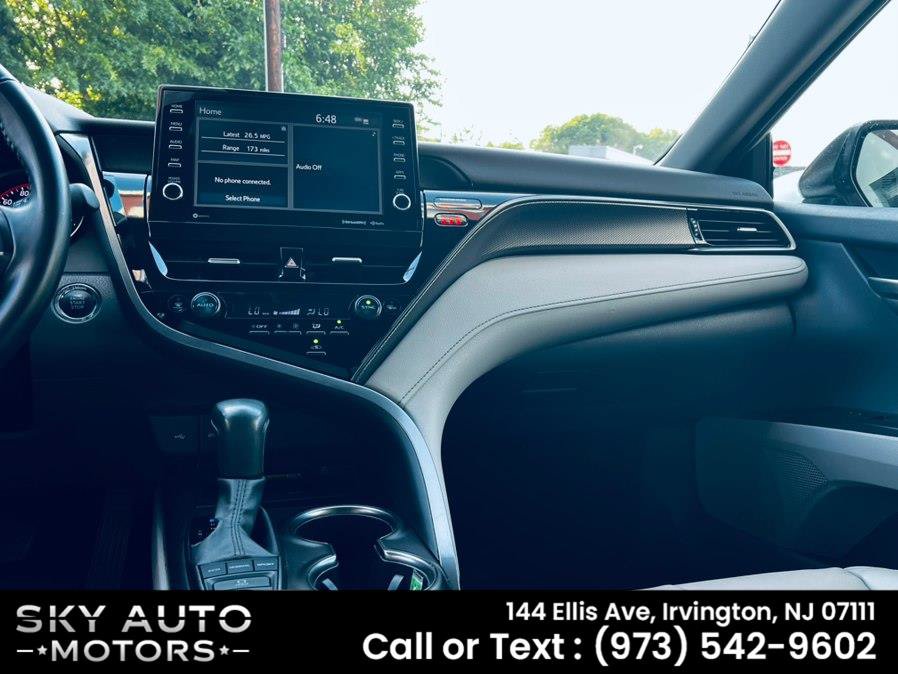 Used 2024 Toyota Camry XSE FWD image 10