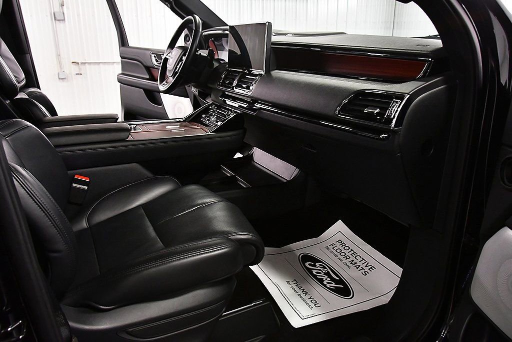 Used 2023 Lincoln Navigator Reserve image 28