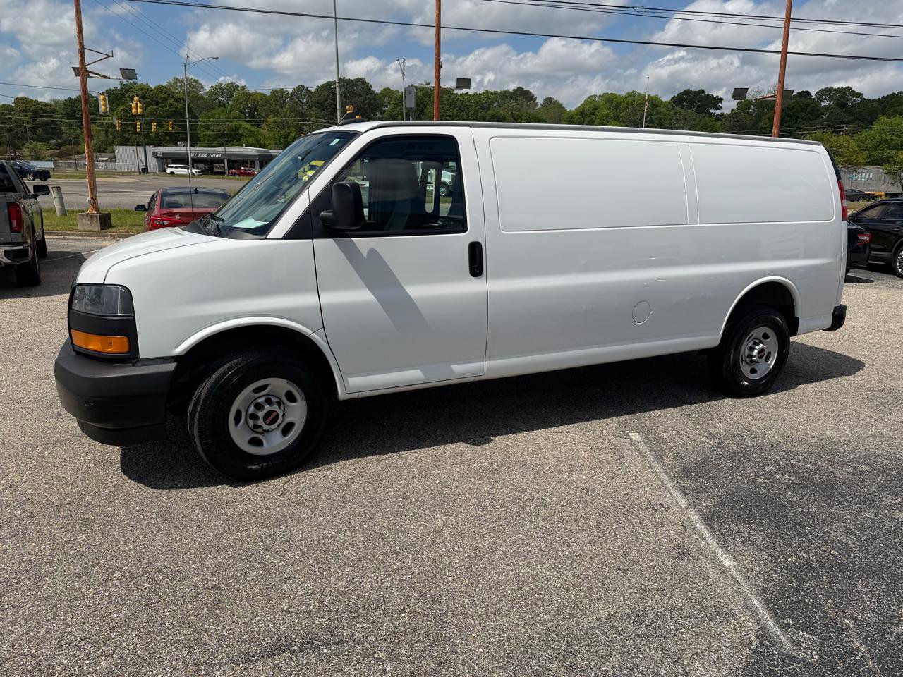 Used 2022 GMC Savana 2500 Extended w/ Driver Convenience Package RWD image 4