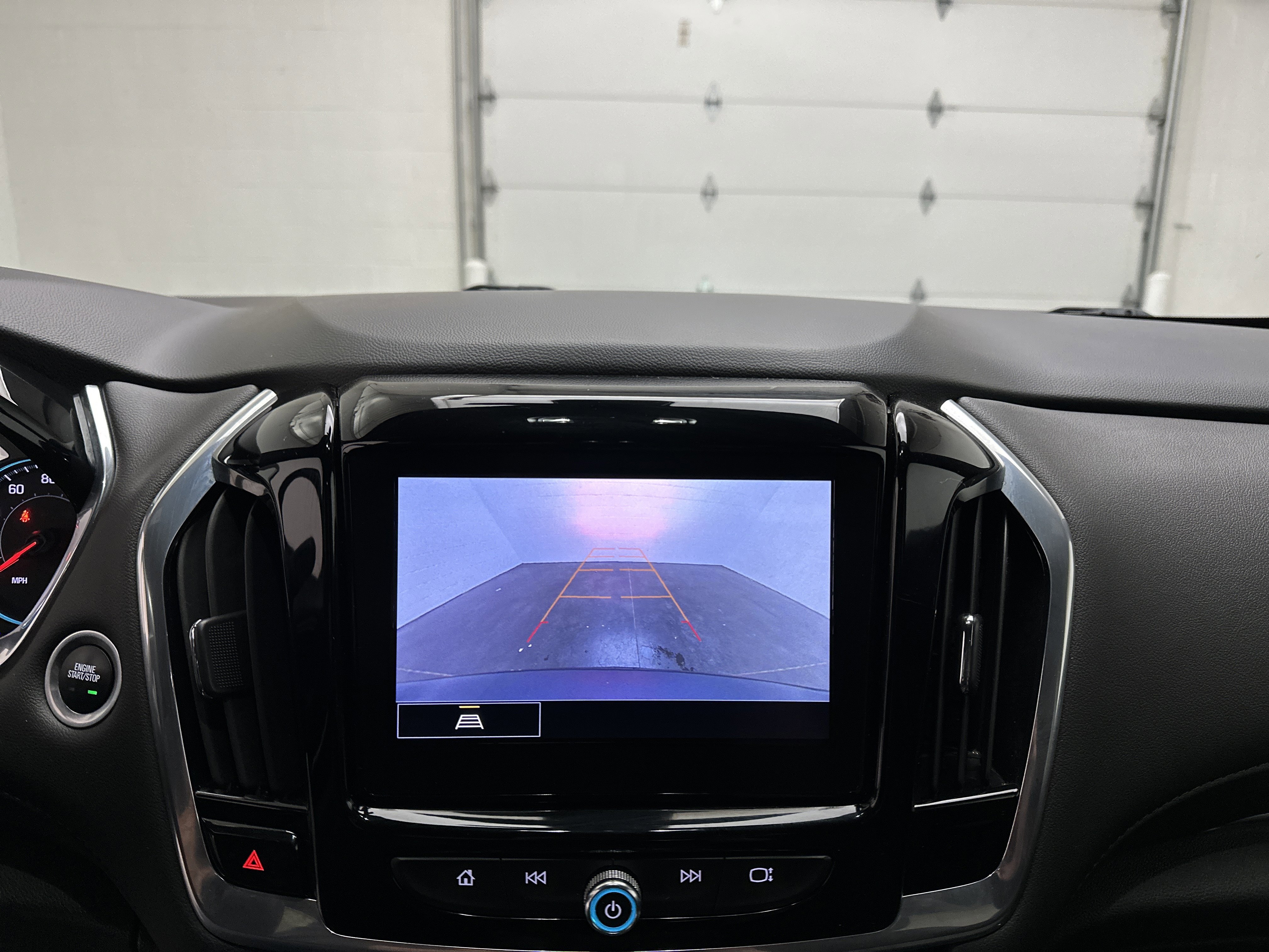Used 2022 Chevrolet Traverse LT image 36