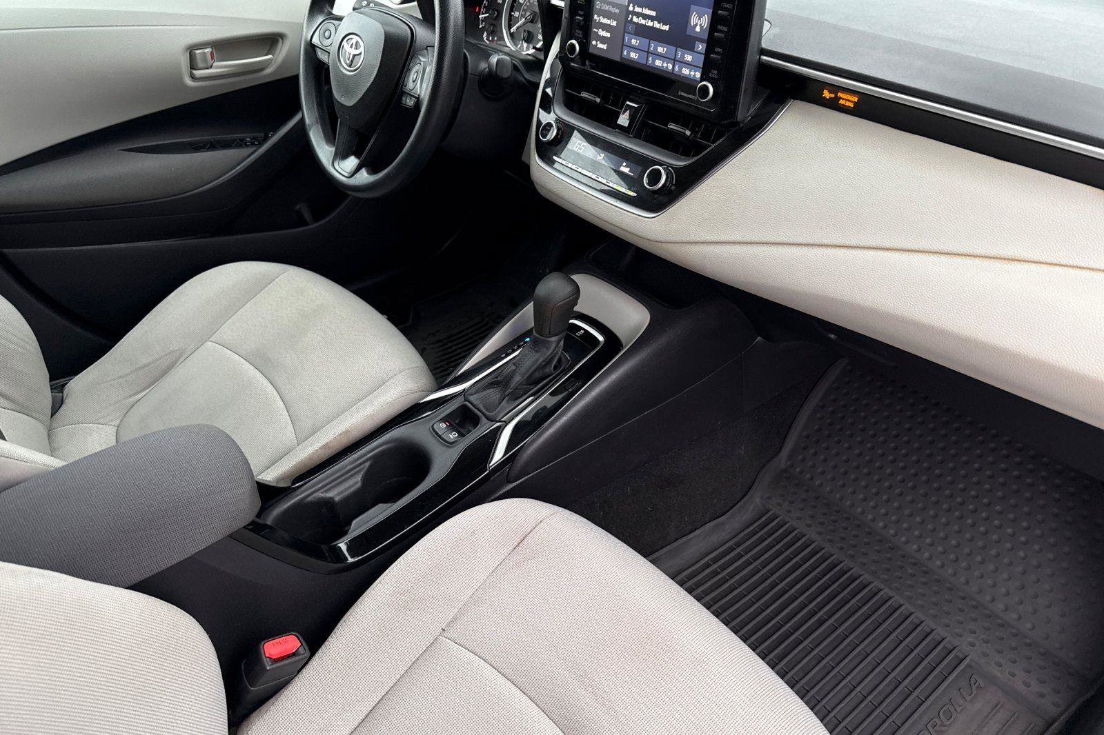 Used 2022 Toyota Corolla LE image 15