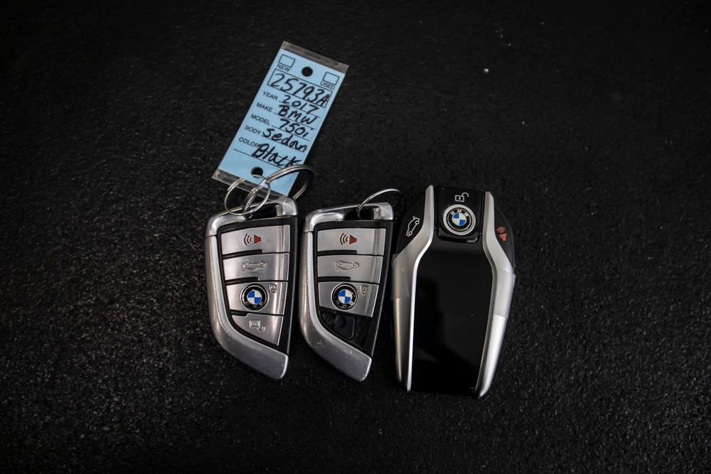 Used 2017 BMW 750i image 49