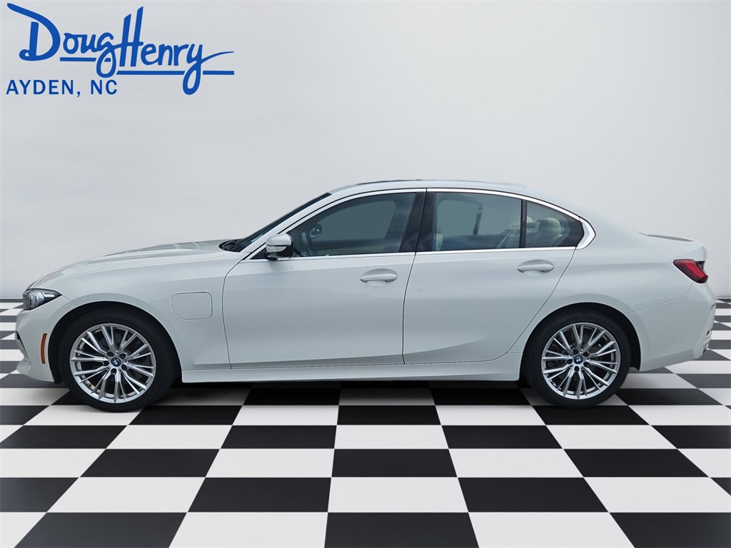 Used 2024 BMW 330e xDrive image 2