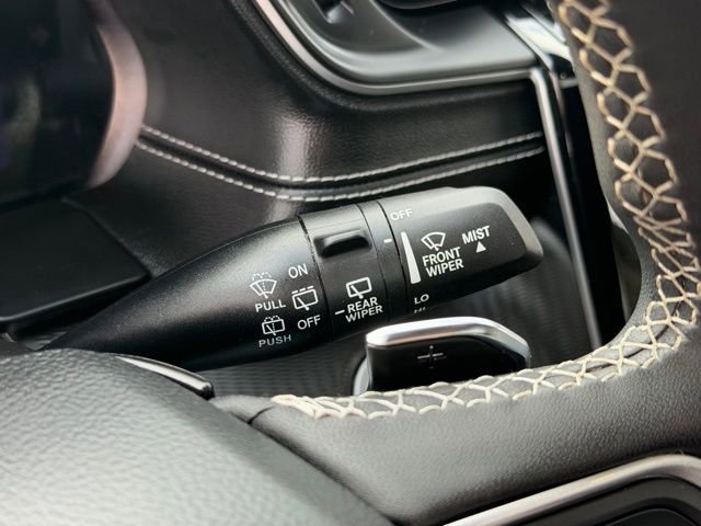 Used 2023 Jeep Grand Cherokee L Laredo image 16